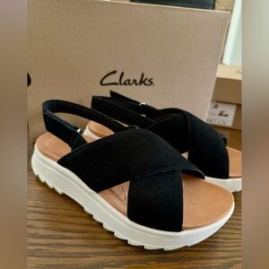 Clarks Women's Black and Tan Sandals